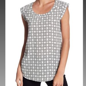 Pleione black & white geometric print short sleeve blous